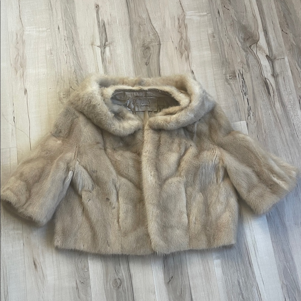 Chic authentic Fur Cape in Cream